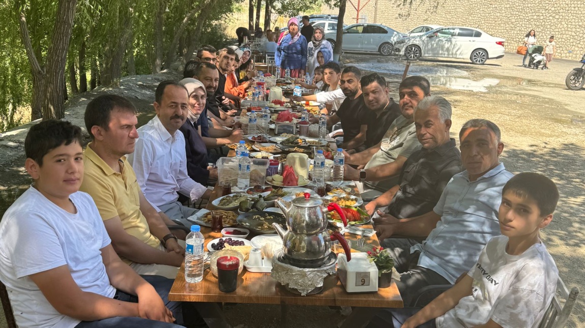 ÖĞRENCİ VELİLERİMİZ TARAFINDAN KAHVALTIYA DAVET EDİLDİK